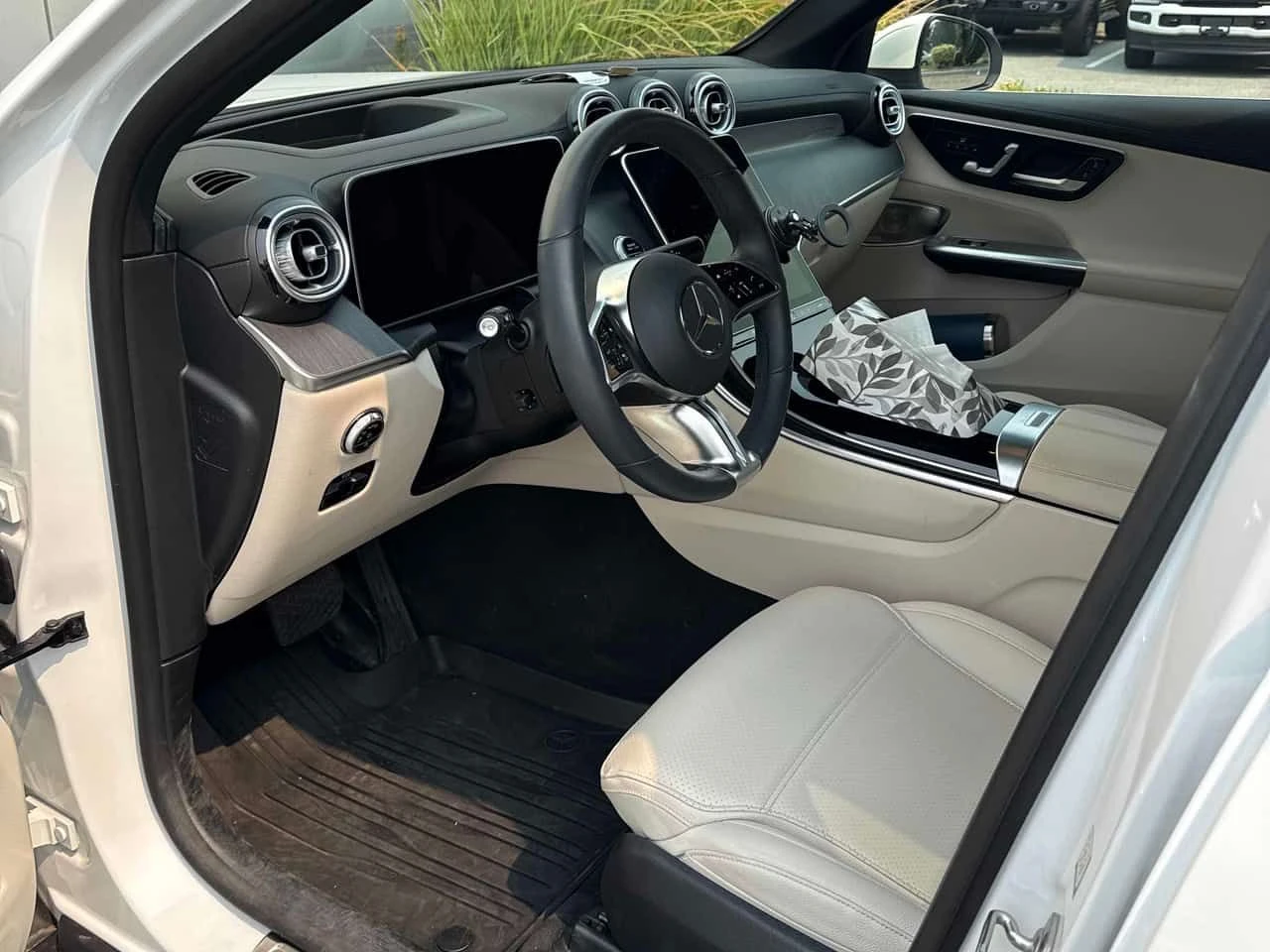 Mercedes-Benz GLC 300 4MATIC | CARFAX | АВТОКРЕДИТ БЕЗ ПЪРВОНАЧАЛНА, снимка 7 - Автомобили и джипове - 55568214