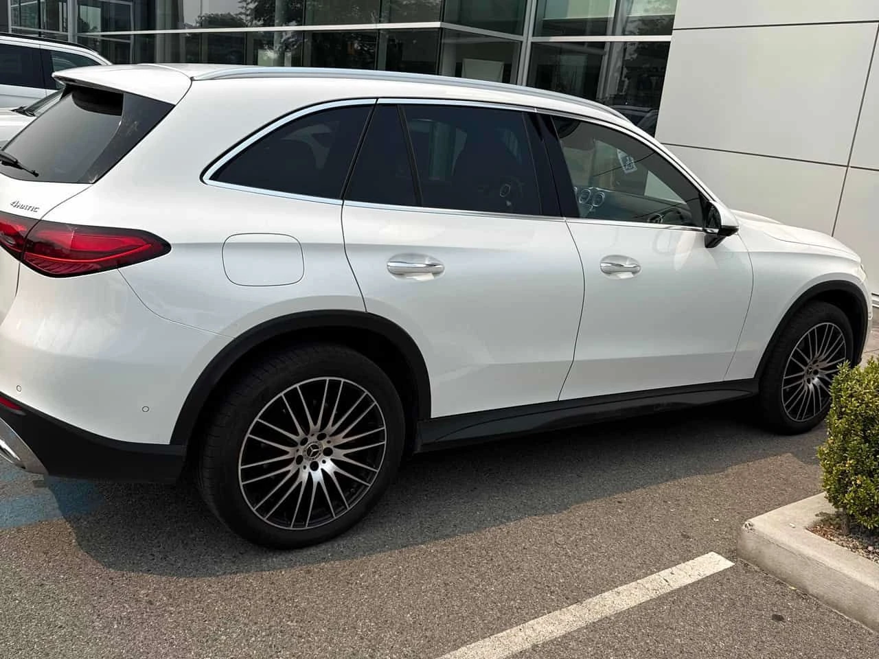Mercedes-Benz GLC 300 4MATIC | CARFAX | АВТОКРЕДИТ БЕЗ ПЪРВОНАЧАЛНА, снимка 4 - Автомобили и джипове - 55568214