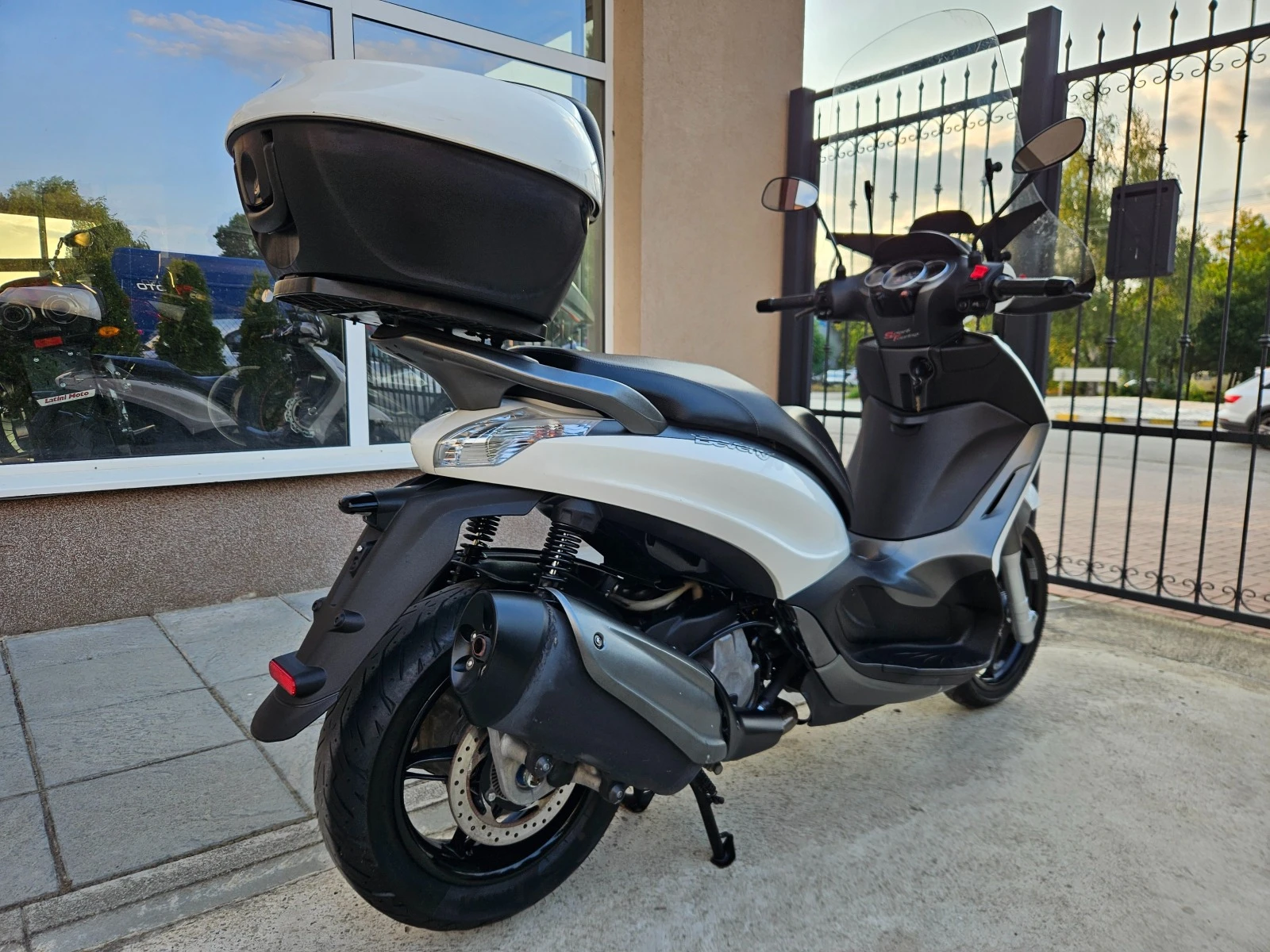 Piaggio Beverly 350ie, ABS-ASR, Sport Touring! - изображение 4