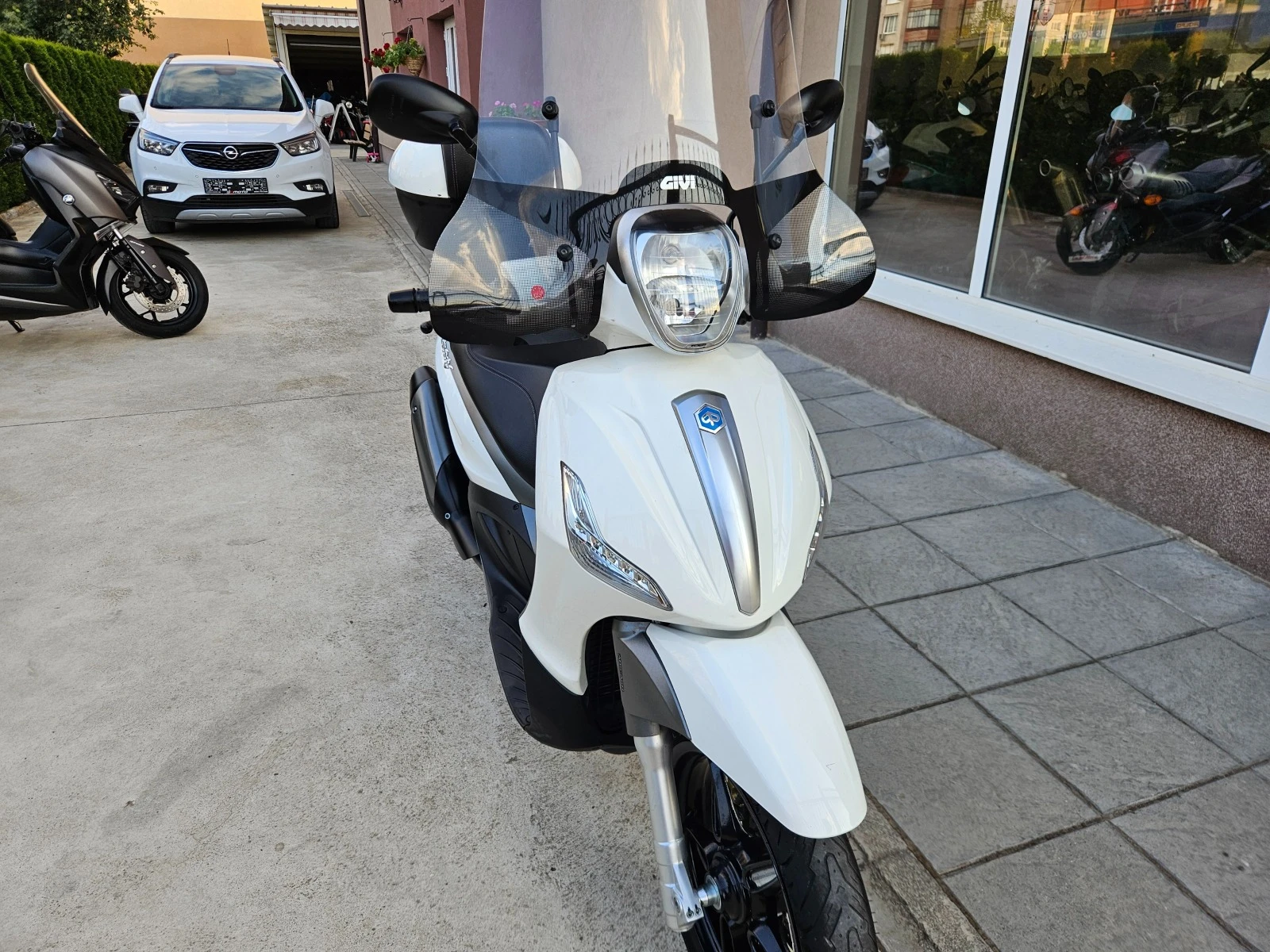 Piaggio Beverly 350ie, ABS-ASR, Sport Touring! - изображение 9