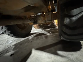 Челен товарач Liebherr L522, снимка 10