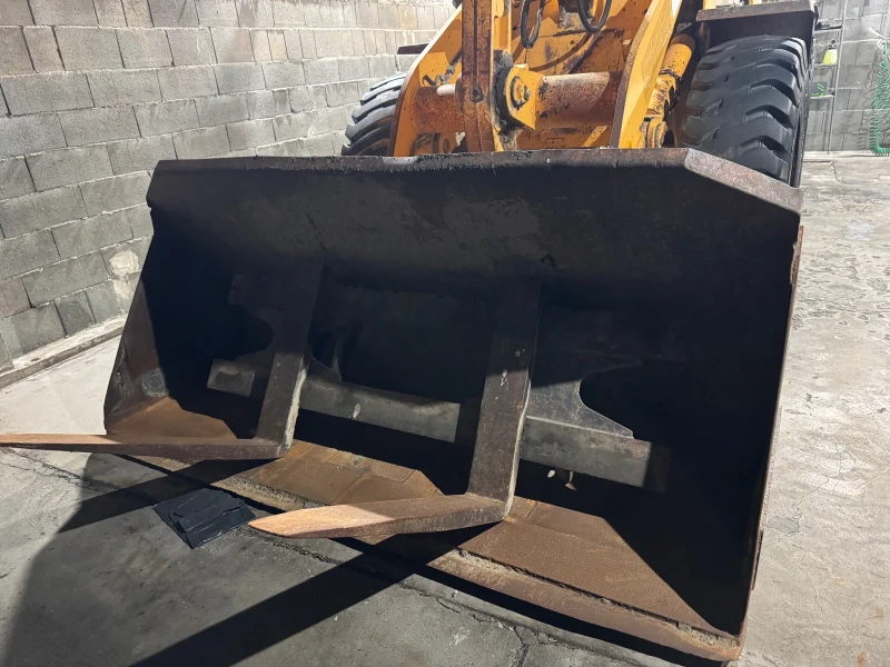 Челен товарач Liebherr L522, снимка 6 - Индустриална техника - 53239777