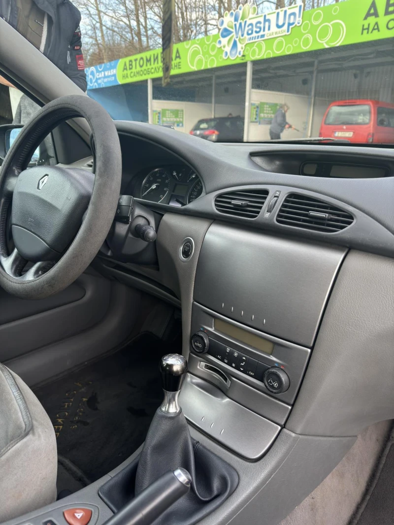 Renault Laguna 2, снимка 10 - Автомобили и джипове - 48044835