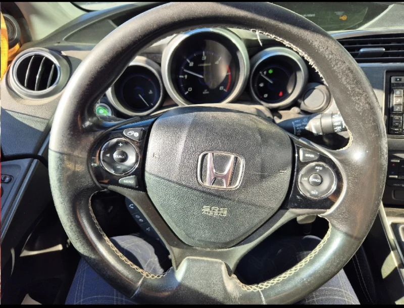 Honda Civic 1.6i-DTEC Фейс Швейцария, снимка 9 - Автомобили и джипове - 51351687