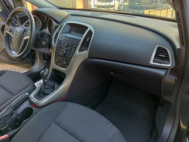 Opel Astra 1.4i, снимка 11 - Автомобили и джипове - 51624901