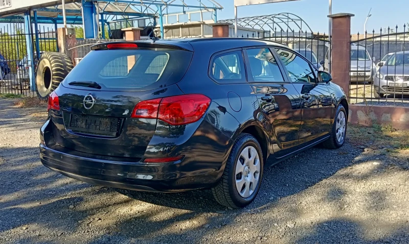 Opel Astra 1.4i, снимка 4 - Автомобили и джипове - 51624901