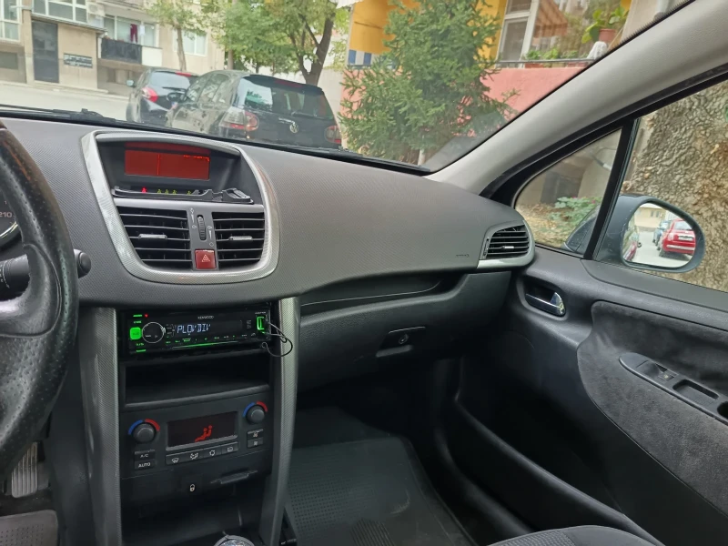 Peugeot 207 1.4i, снимка 9 - Автомобили и джипове - 52254236