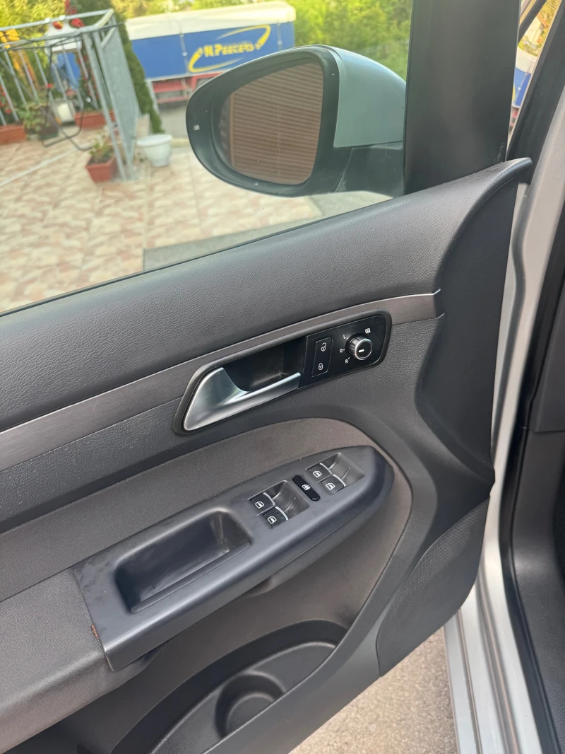 VW Touran, снимка 4 - Автомобили и джипове - 52808694