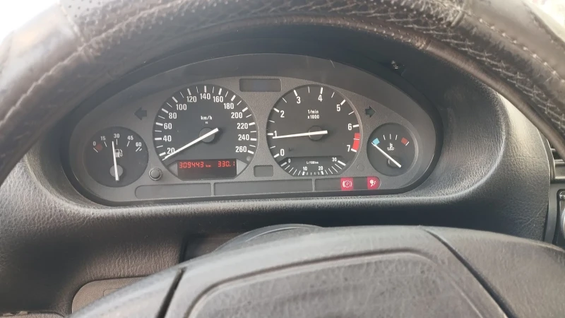 BMW 320, снимка 6 - Автомобили и джипове - 53156206