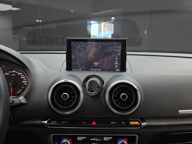 Audi A3 2.0 TFSI, снимка 15 - Автомобили и джипове - 54139534