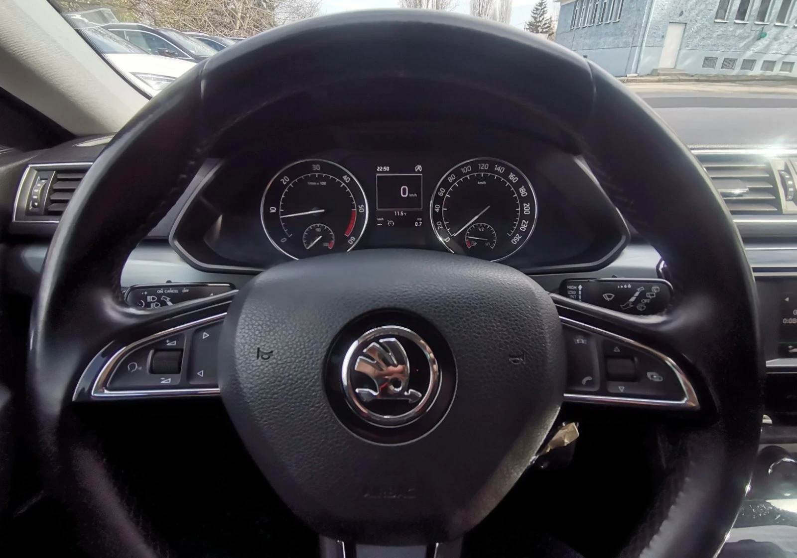 Skoda Superb 2.0TDI DSG  - изображение 10