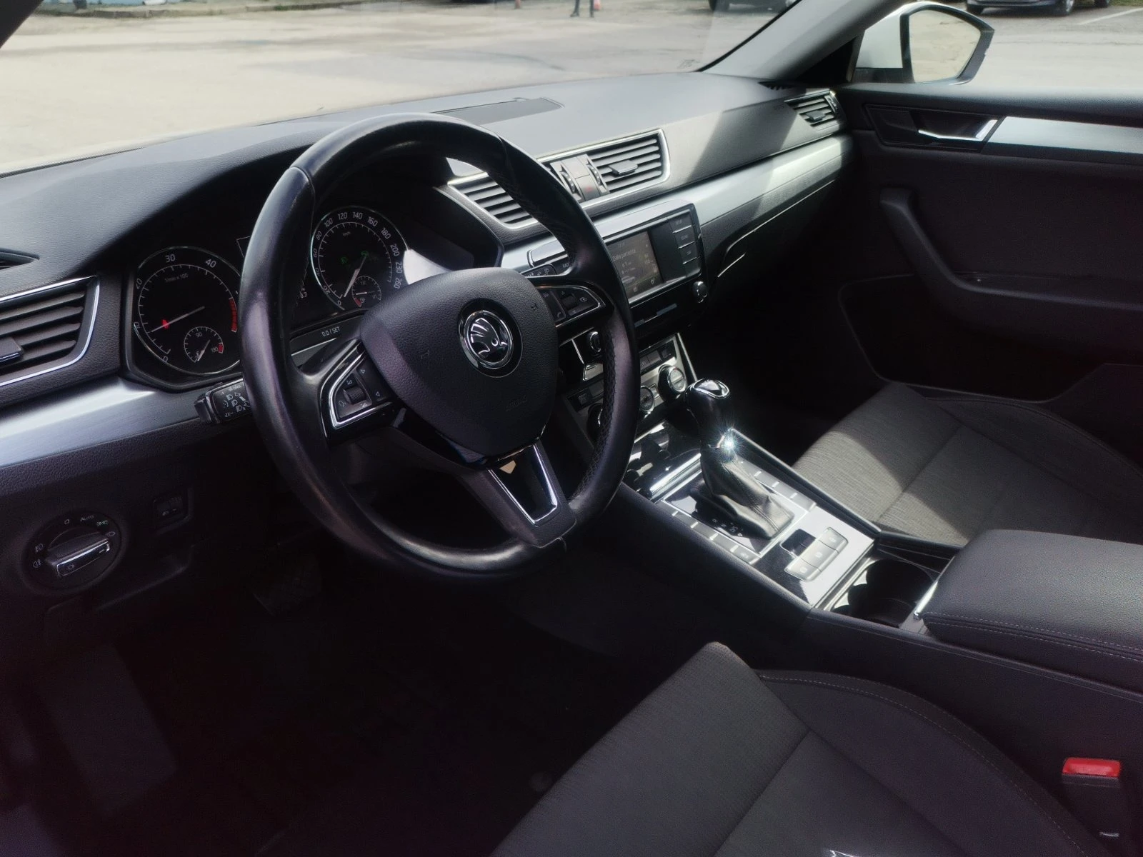 Skoda Superb 2.0TDI DSG  - изображение 9
