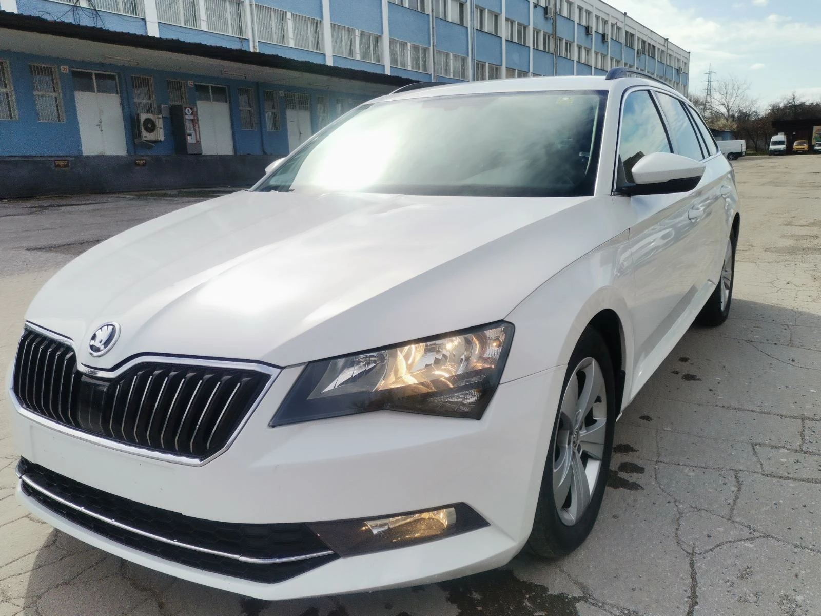 Skoda Superb 2.0TDI DSG  - изображение 4