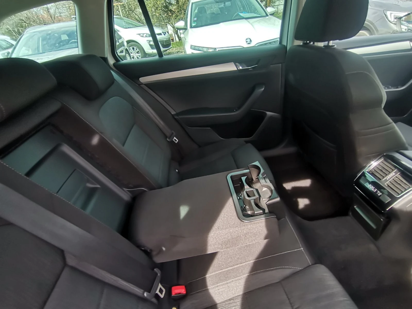 Skoda Superb 2.0TDI DSG  - изображение 8