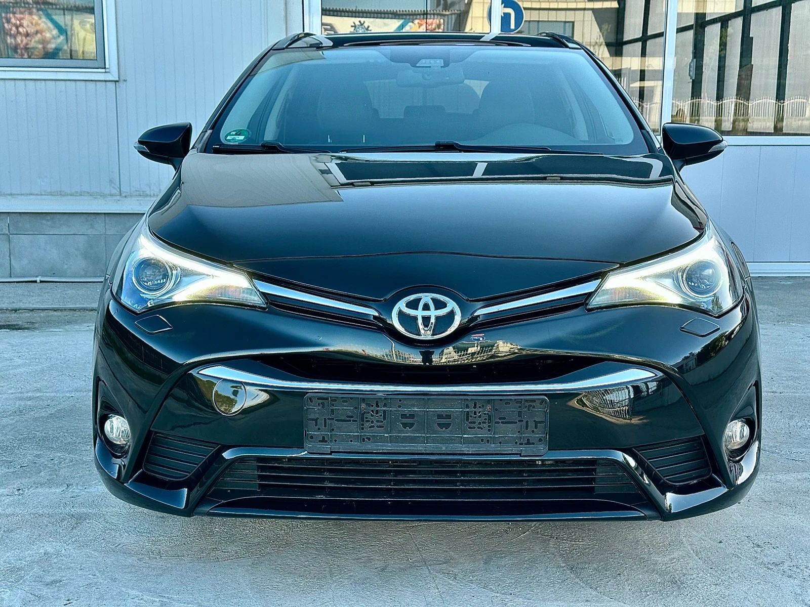 Toyota Avensis 2.0 D4D Exclusive ПЪЛНА СЕРВИЗНА ИСТОРИЯ - изображение 2
