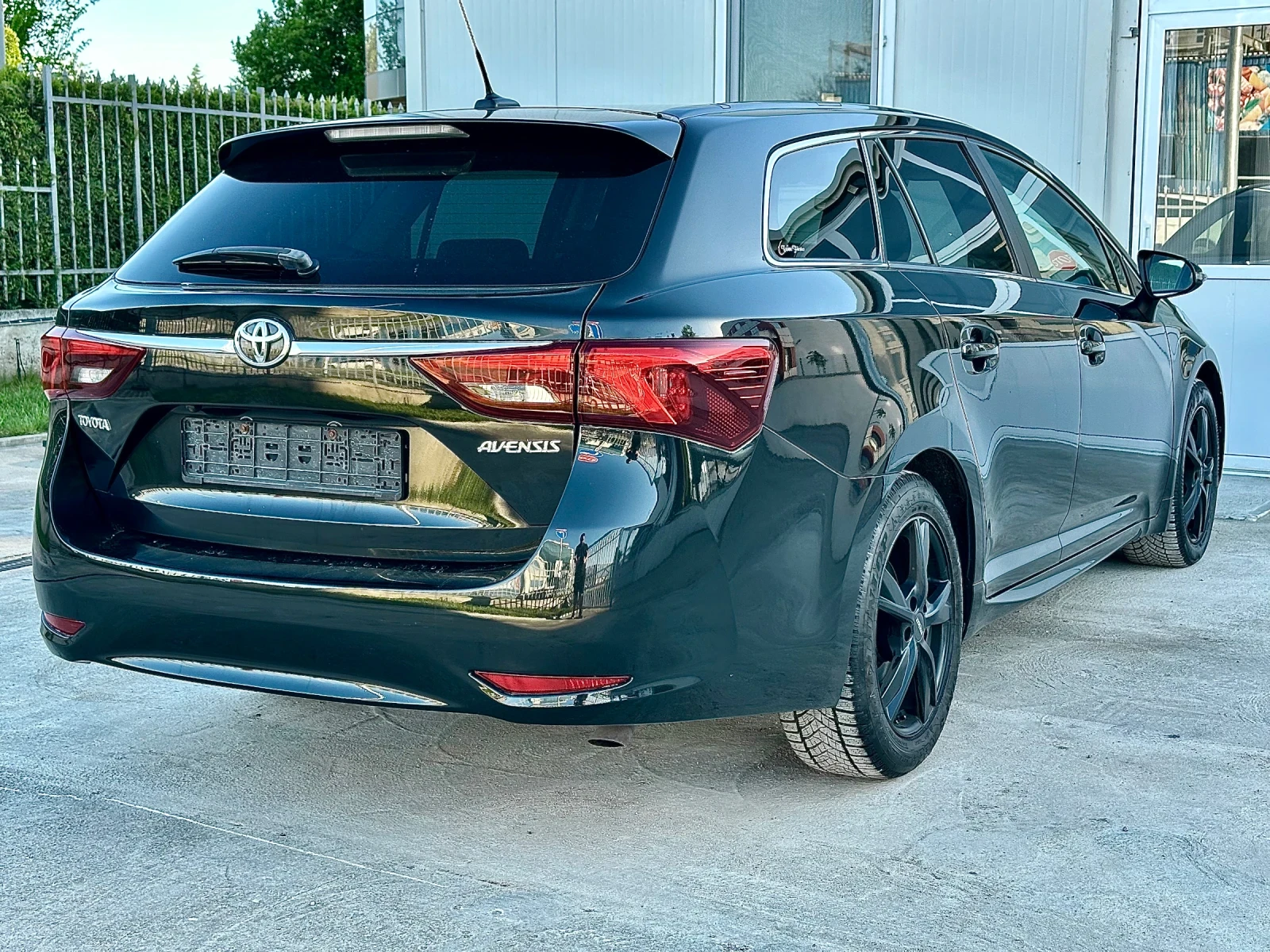 Toyota Avensis 2.0 D4D Exclusive ПЪЛНА СЕРВИЗНА ИСТОРИЯ - изображение 4