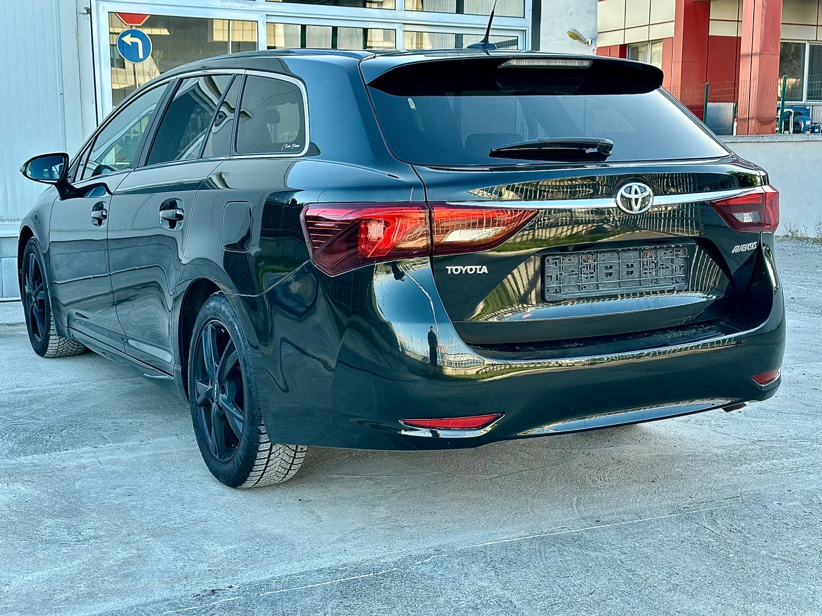 Toyota Avensis 2.0 D4D Exclusive ПЪЛНА СЕРВИЗНА ИСТОРИЯ - изображение 6