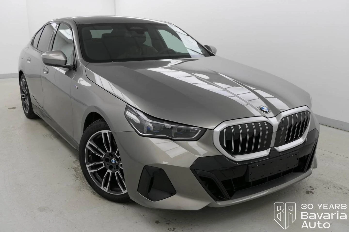 BMW 520 i M Sport Paket Steptronic - изображение 4