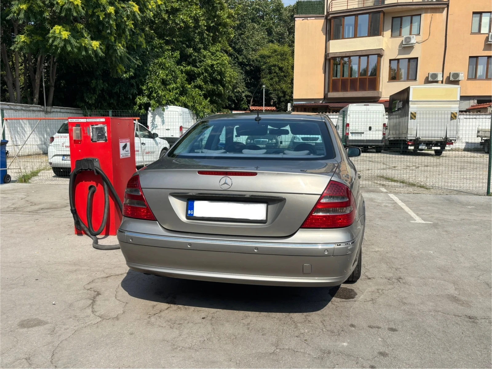 Mercedes-Benz E 220  - изображение 3