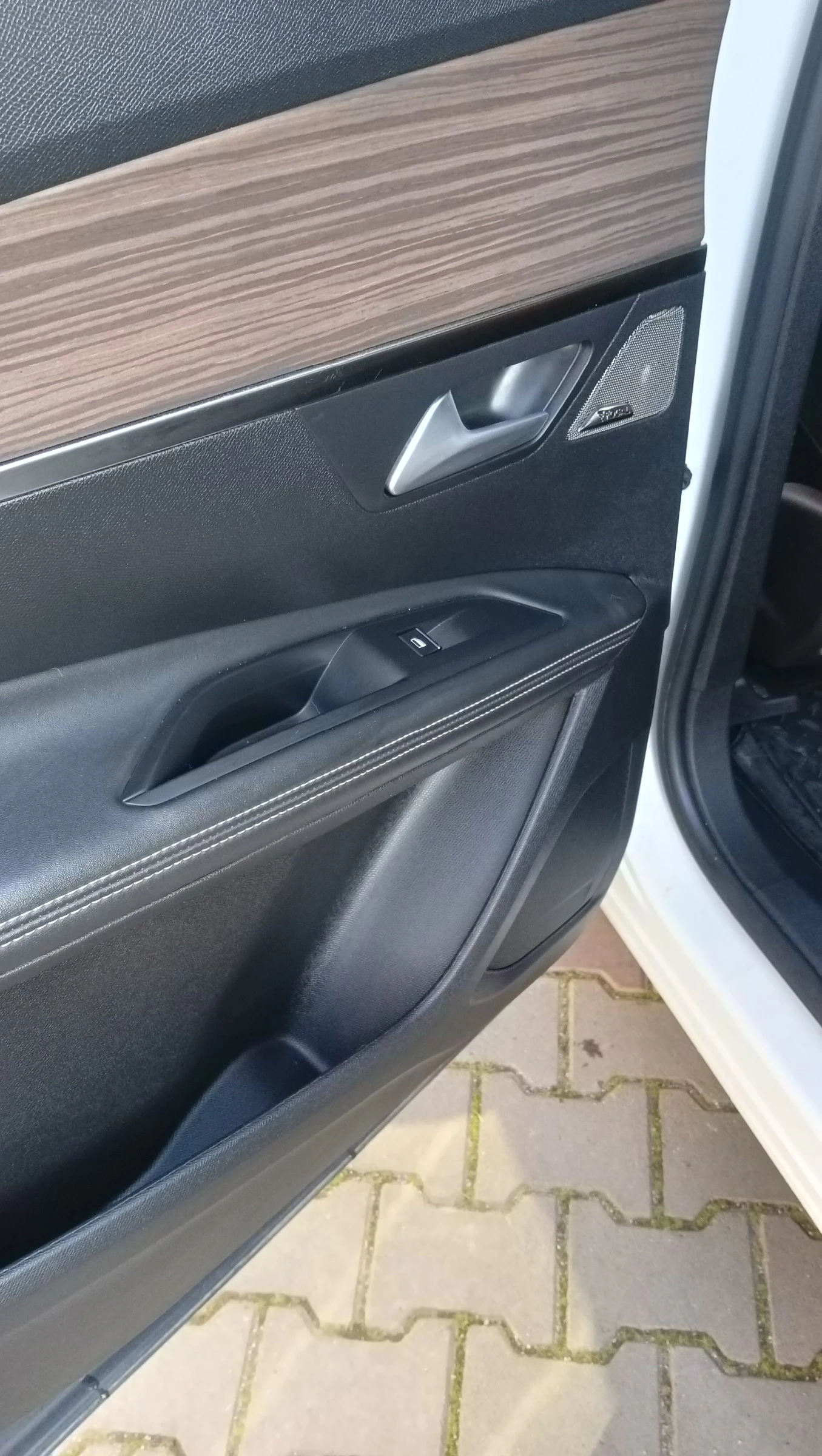 Peugeot 5008 GT 1.5 BlueHDi 130 EAT8, снимка 8 - Автомобили и джипове - 53819607