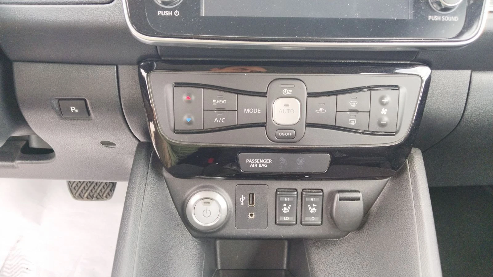 Nissan Leaf  SOH 90%, Кожа, Подгрев , Термопомпа, снимка 12 - Автомобили и джипове - 54660389