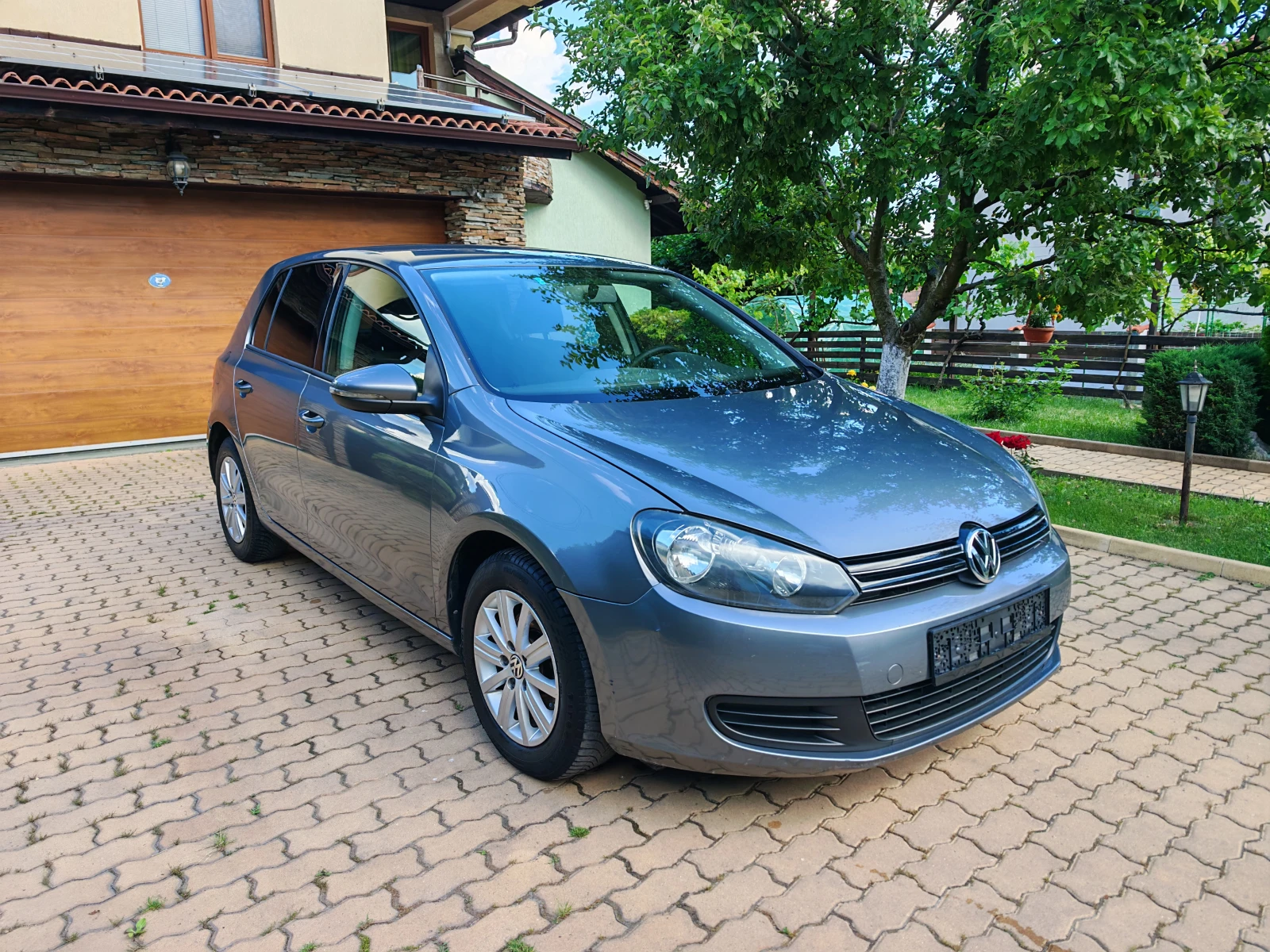 VW Golf 1.6TDI, снимка 3 - Автомобили и джипове - 54998259