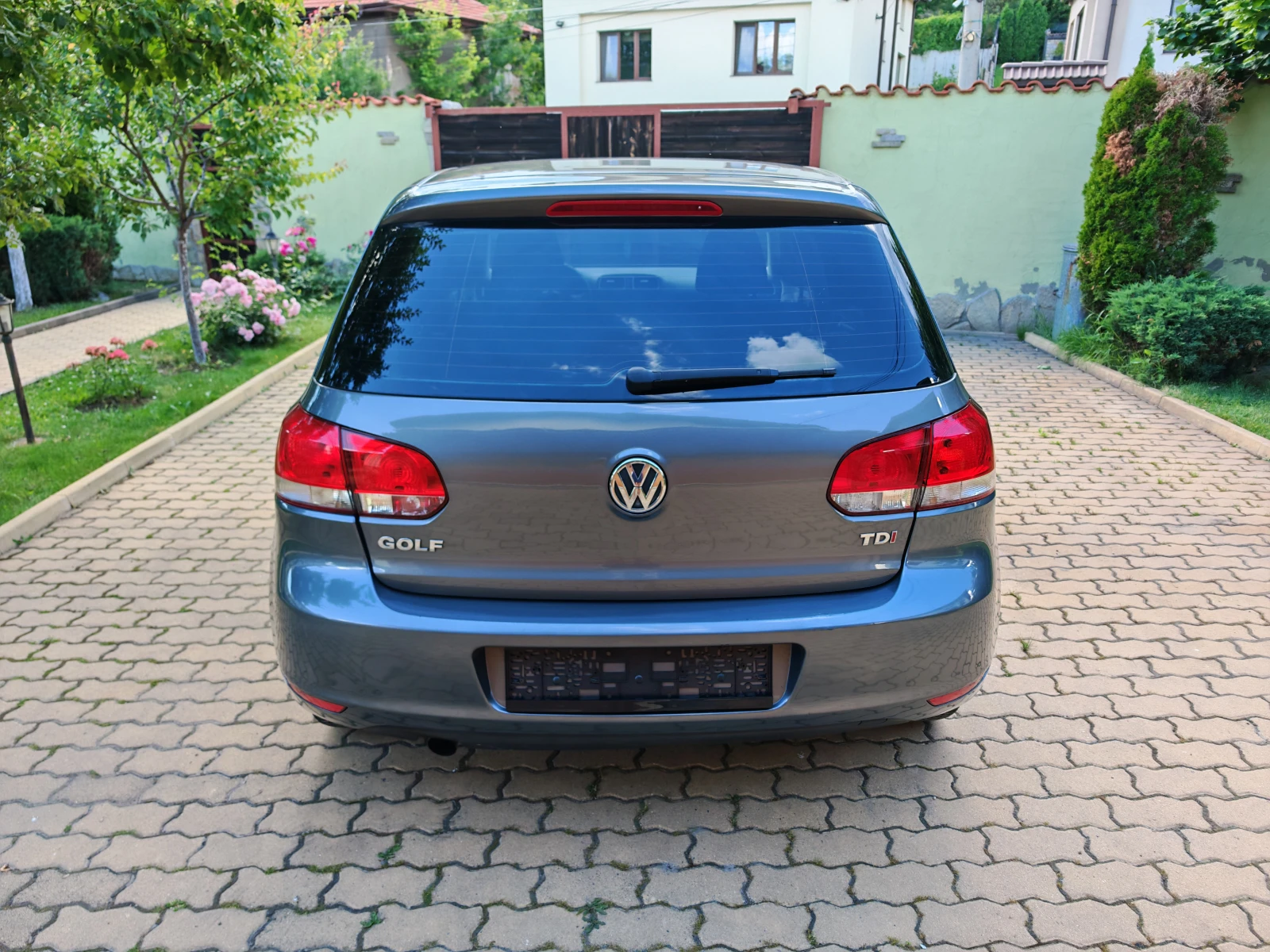 VW Golf 1.6TDI, снимка 5 - Автомобили и джипове - 54998259
