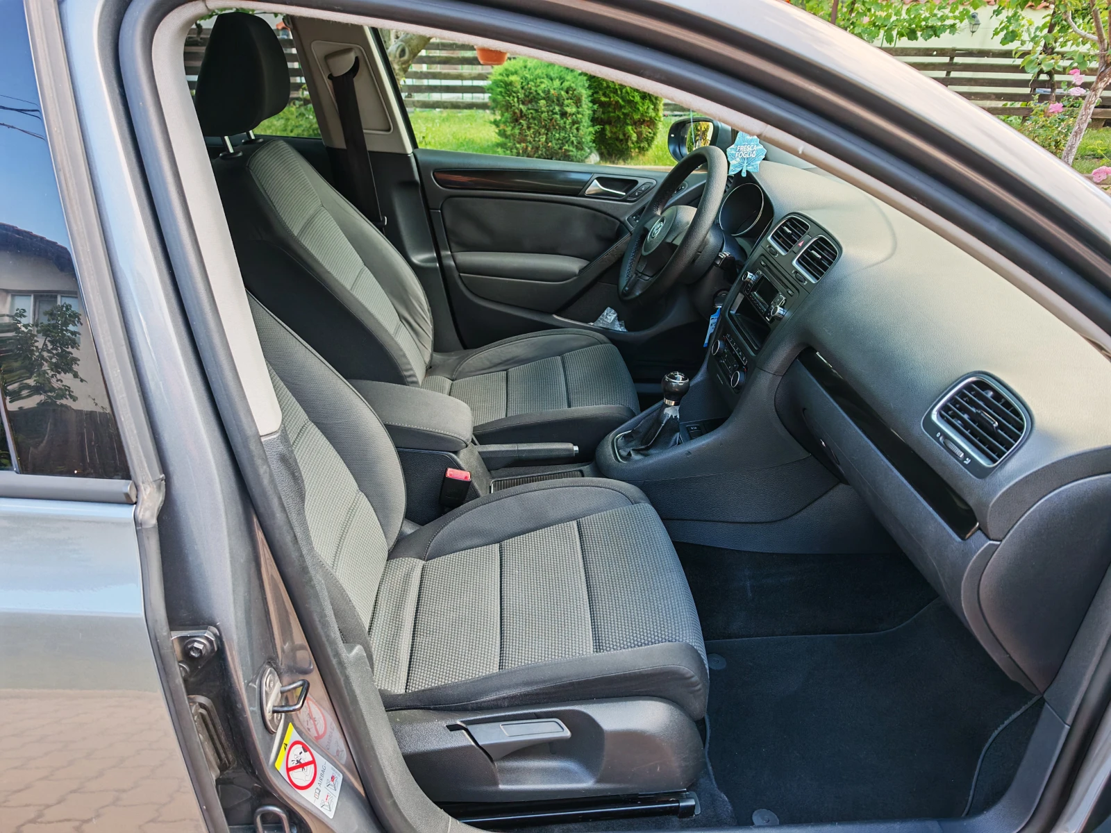VW Golf 1.6TDI, снимка 8 - Автомобили и джипове - 54998259