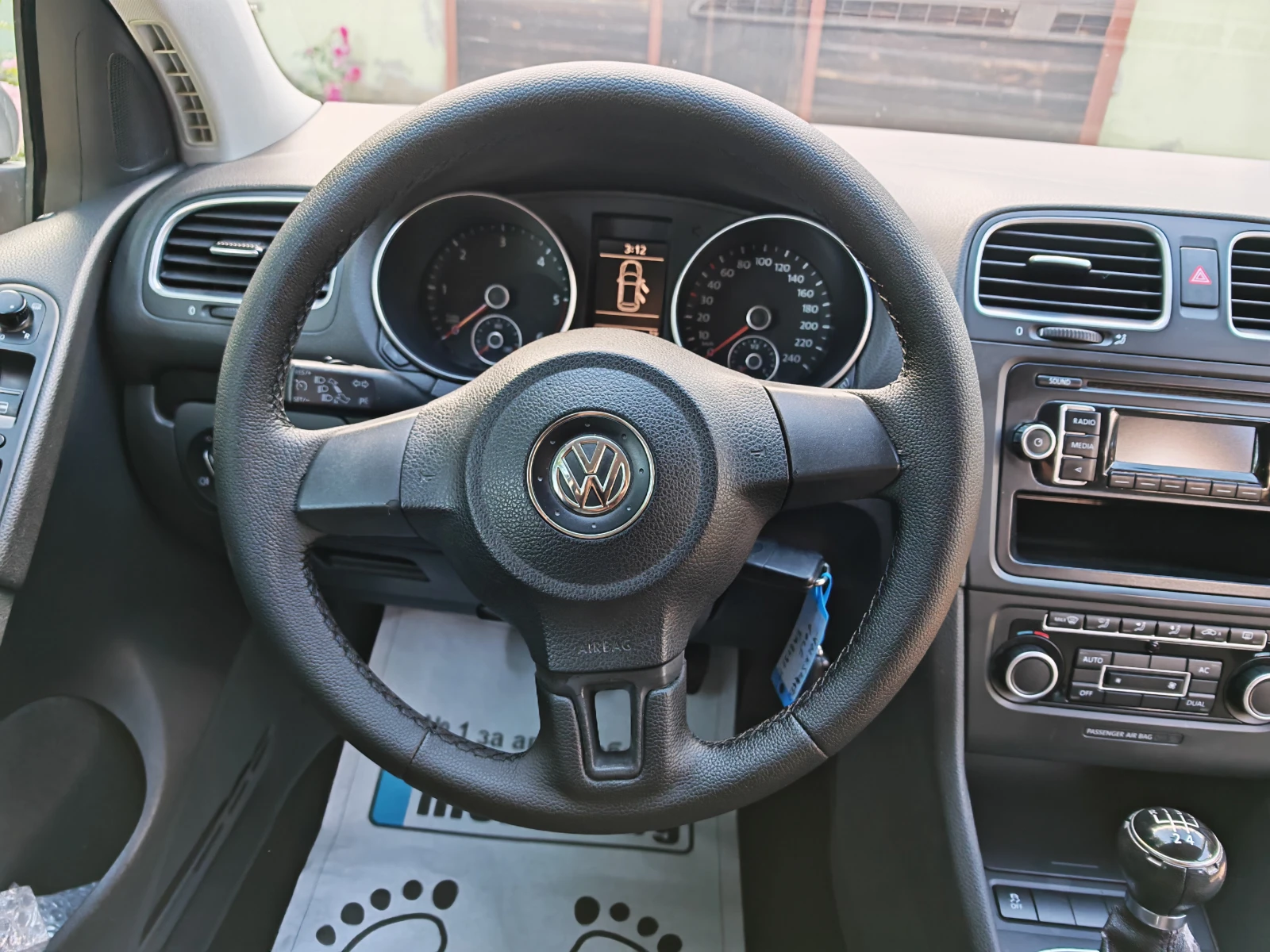 VW Golf 1.6TDI, снимка 11 - Автомобили и джипове - 54998259
