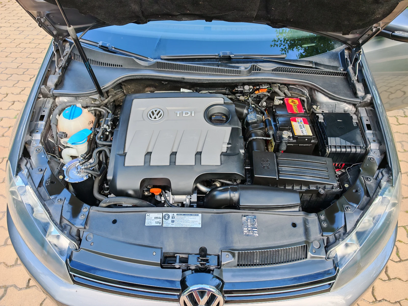 VW Golf 1.6TDI, снимка 14 - Автомобили и джипове - 54998259