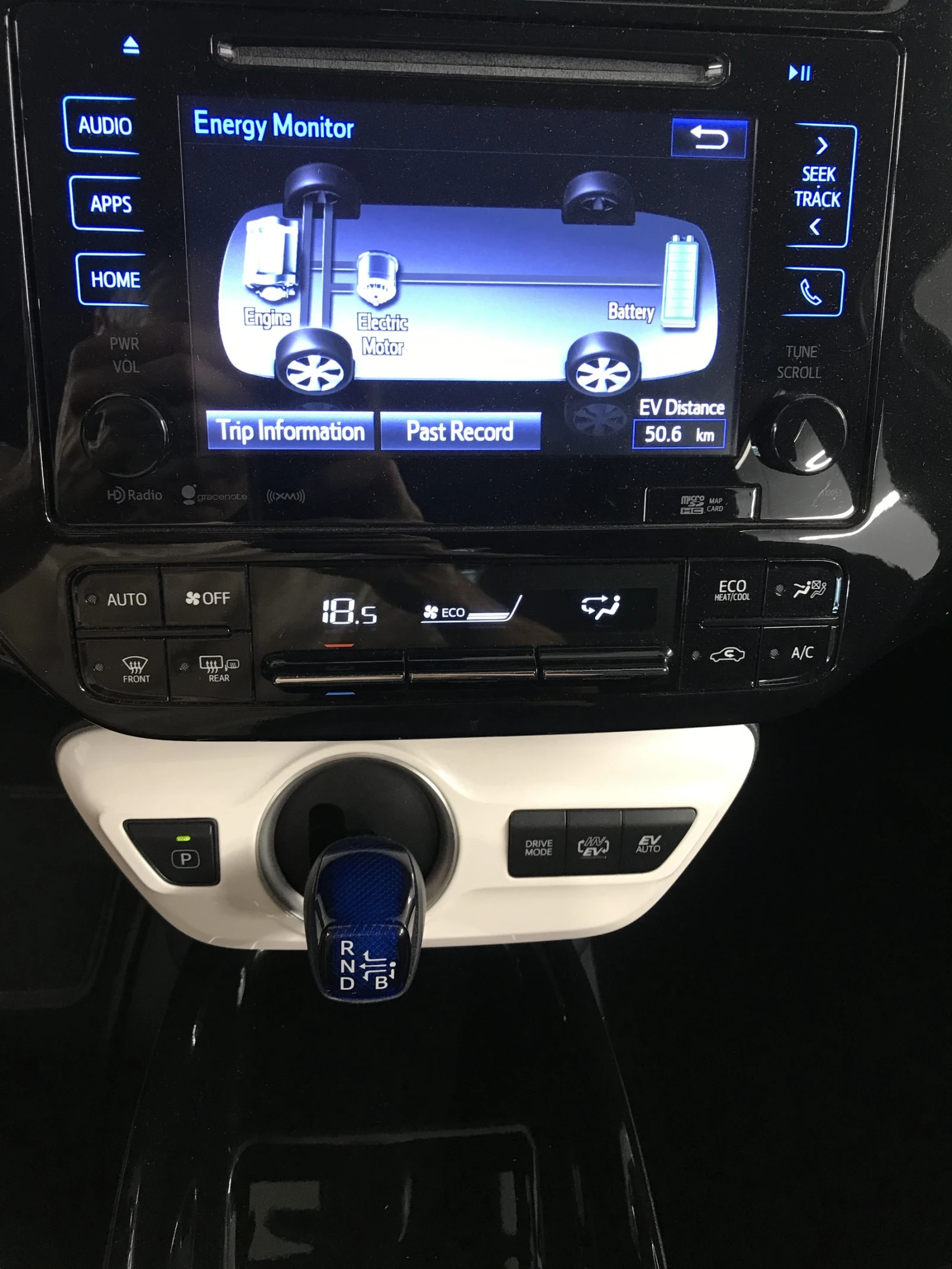 Toyota Prius Plug-in, снимка 15 - Автомобили и джипове - 55084103