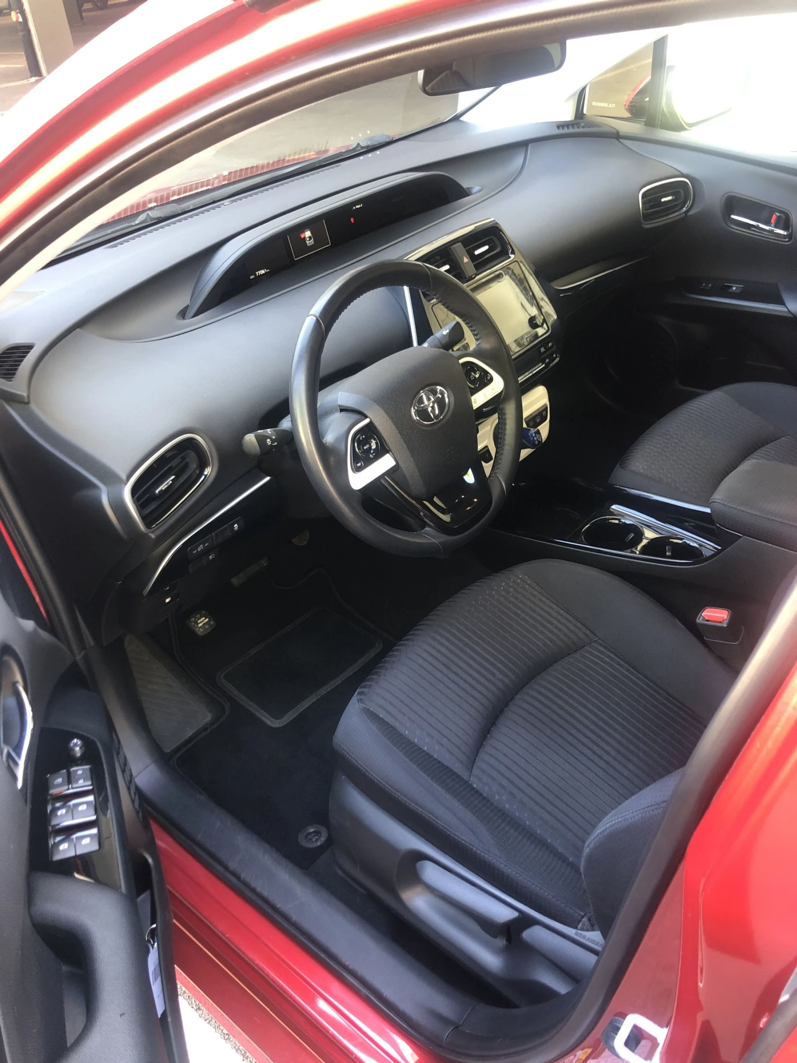 Toyota Prius Plug-in, снимка 10 - Автомобили и джипове - 55084103
