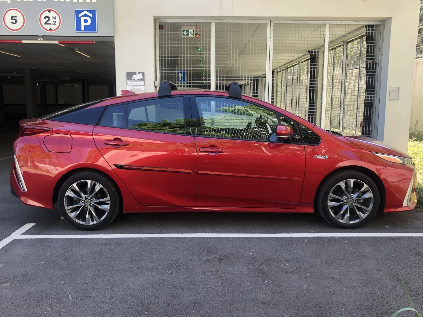 Toyota Prius Plug-in, снимка 6 - Автомобили и джипове - 55084103