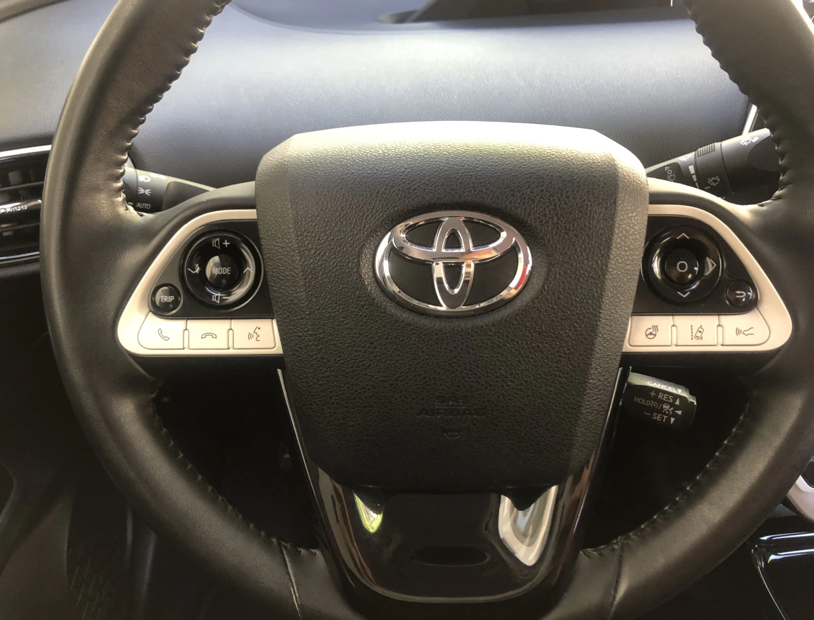 Toyota Prius Plug-in, снимка 14 - Автомобили и джипове - 55084103