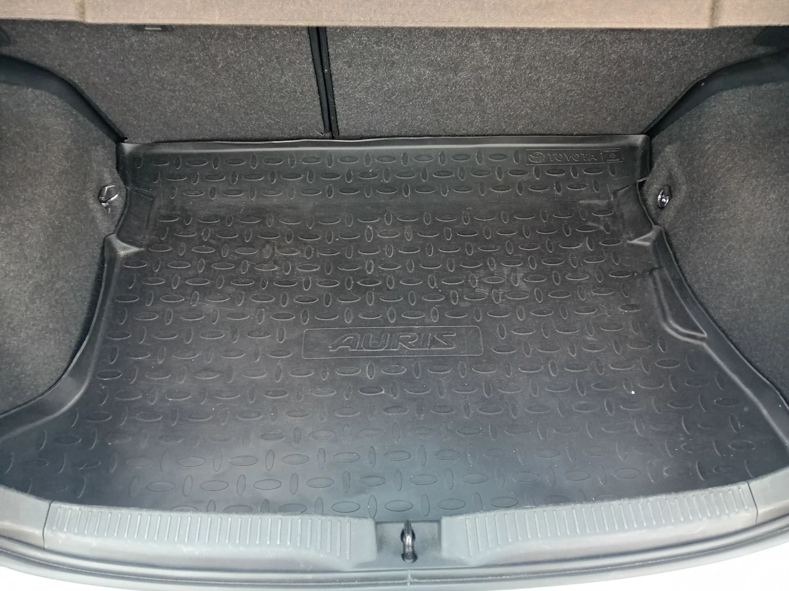 Toyota Auris Facelift Euro 5A 6 скорости, снимка 15 - Автомобили и джипове - 55149698