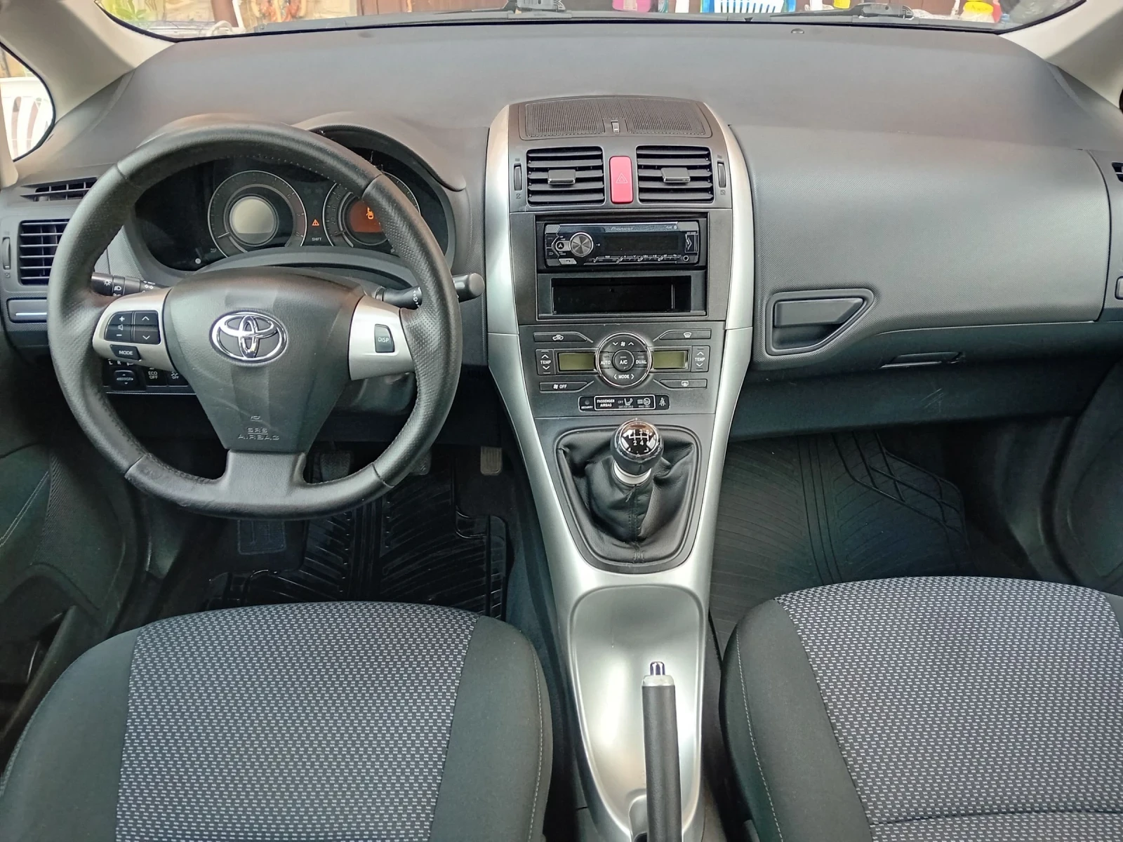 Toyota Auris Facelift Euro 5A 6 скорости, снимка 9 - Автомобили и джипове - 55149698