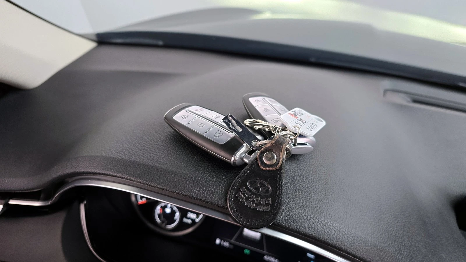 Genesis GV70 2.5* KEYLESS* ПОДГРЕВ ВОЛАН* ЕЛ. БАГАЖНИК* КРАЙНА , снимка 16 - Автомобили и джипове - 55271909