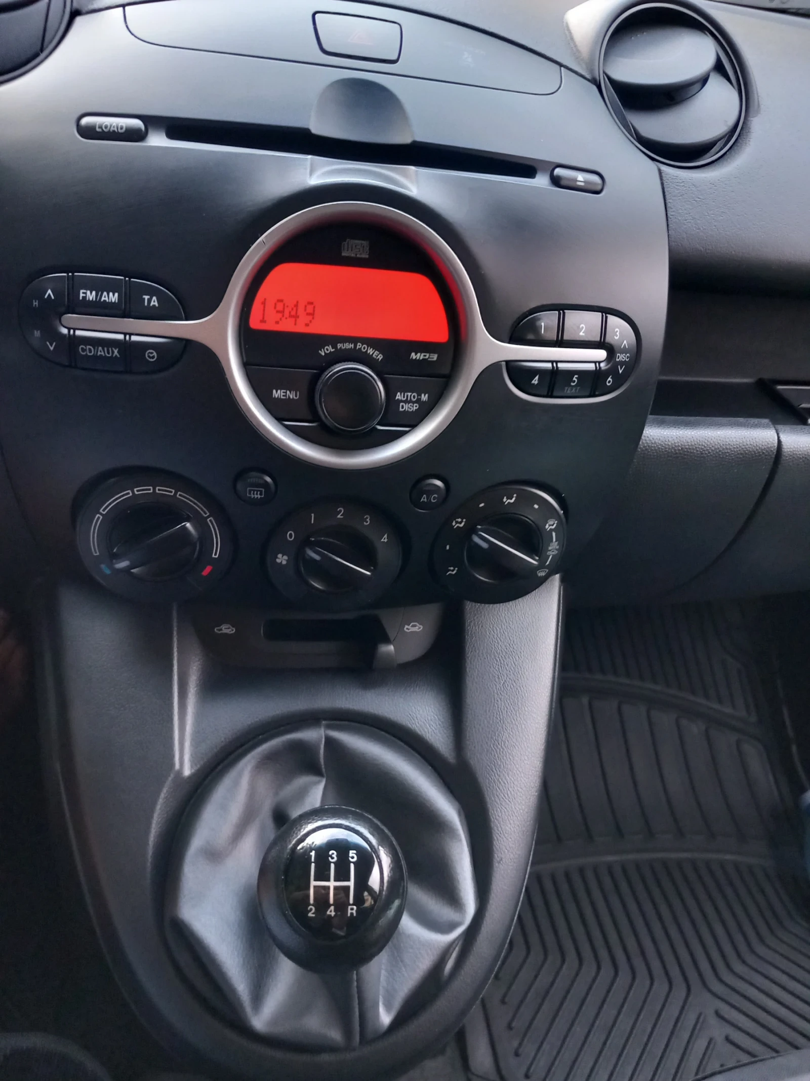 Mazda 2, снимка 10 - Автомобили и джипове - 55317098