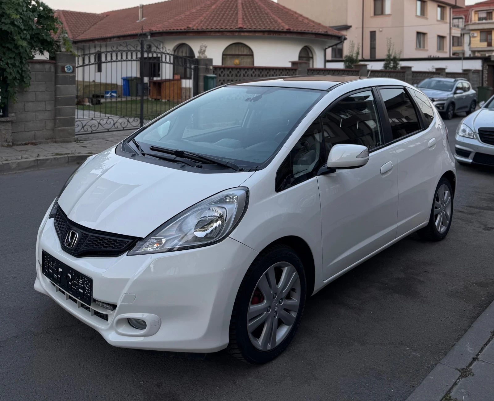 Honda Jazz 1.4i Exclusive ШВЕЙЦАРИЯ 100% РЕАЛЕН ВИДЕО ЛИЗИНГ, снимка 2 - Автомобили и джипове - 55484949
