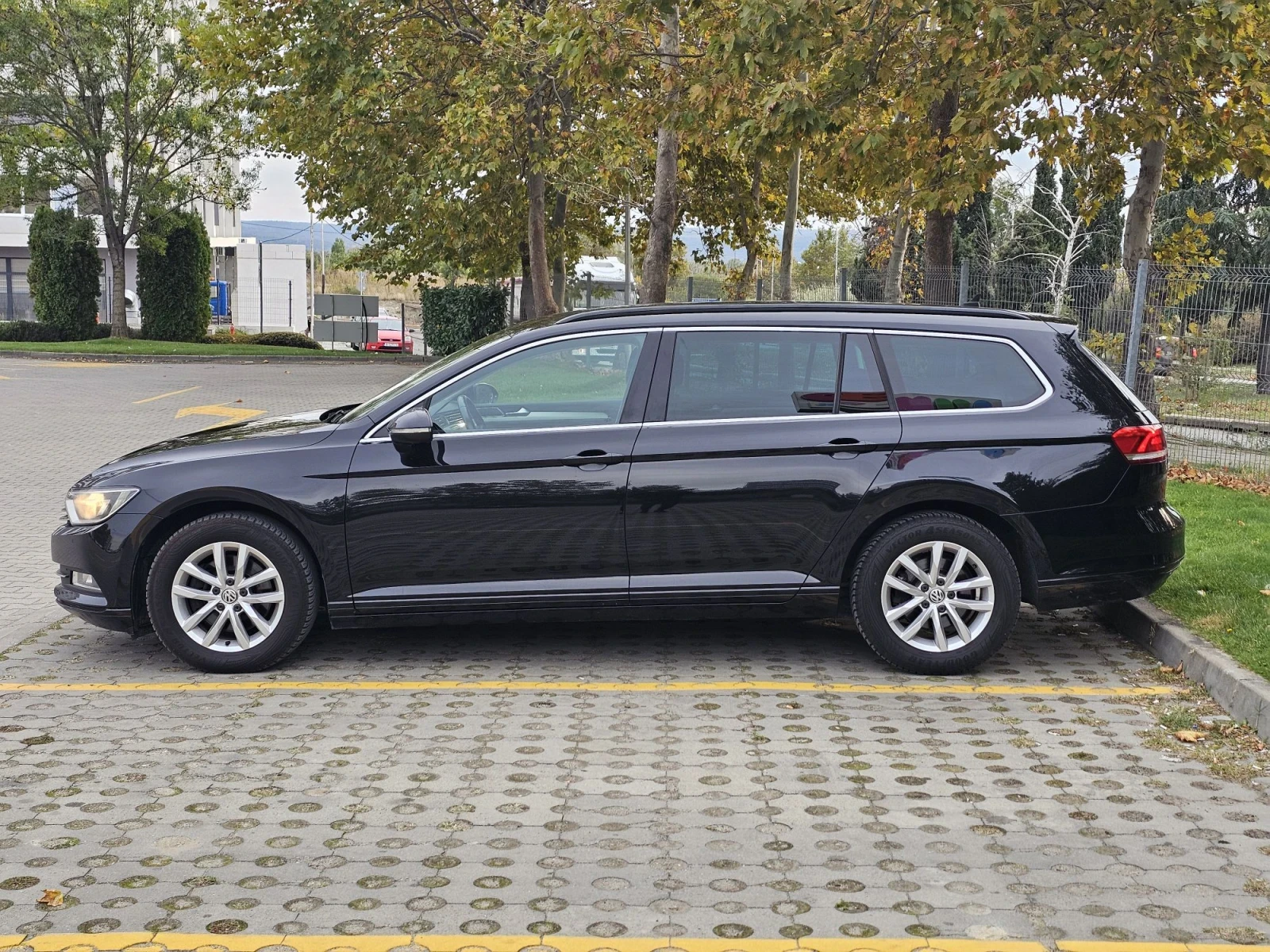 VW Passat 2.0 TDI Регистриран и обслужен!, снимка 5 - Автомобили и джипове - 56518637