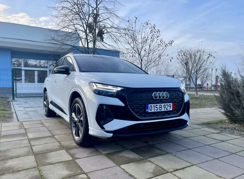 Audi Q4 55e-tron* Prestige* Quattro* S-Line* Matrix* Sonos, снимка 3 - Автомобили и джипове - 48971793