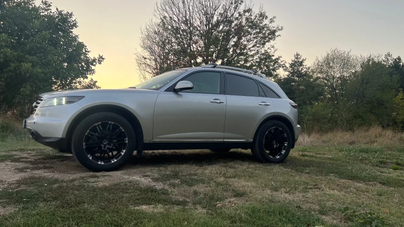 Infiniti Fx 35, снимка 3 - Автомобили и джипове - 51726666
