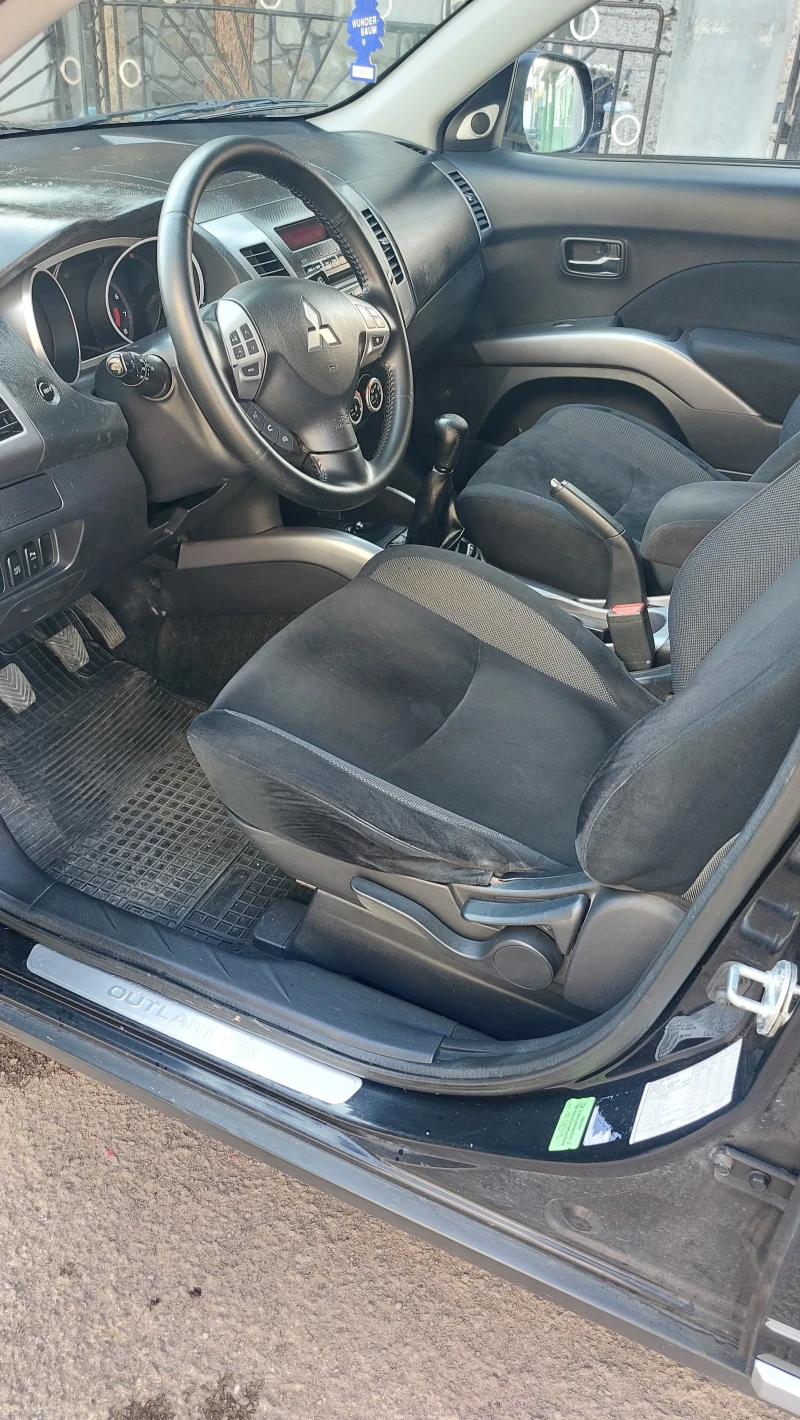 Mitsubishi Outlander Бензин 4х4 ръчка, снимка 8 - Автомобили и джипове - 52130931