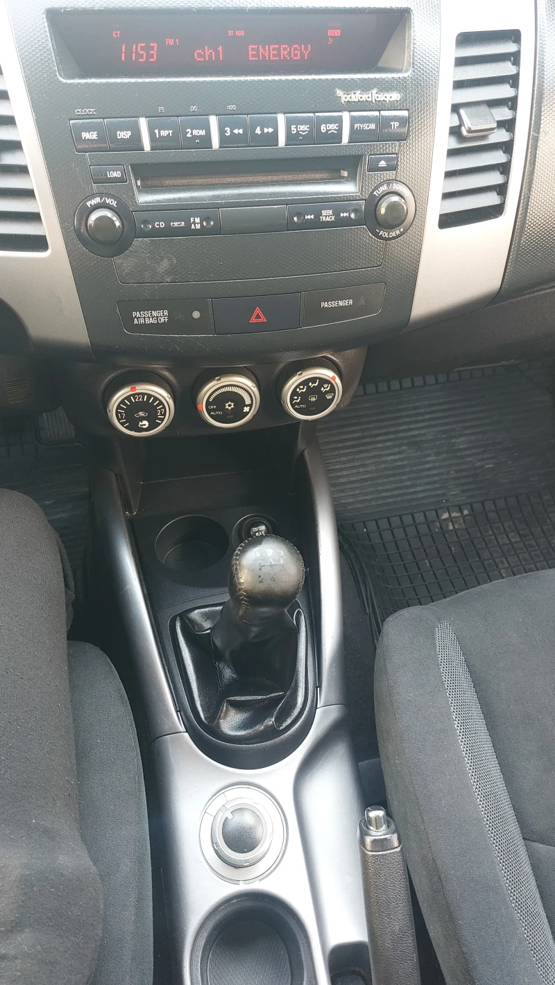Mitsubishi Outlander Бензин 4х4 ръчка, снимка 9 - Автомобили и джипове - 52130931