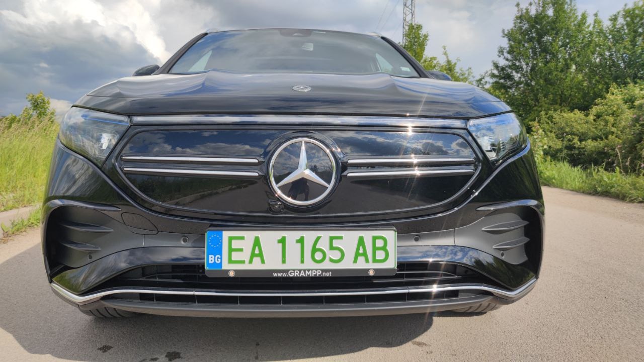 Mercedes-Benz EQA 350 4MATIC AMG Line Шибидах 360 Камера - изображение 2