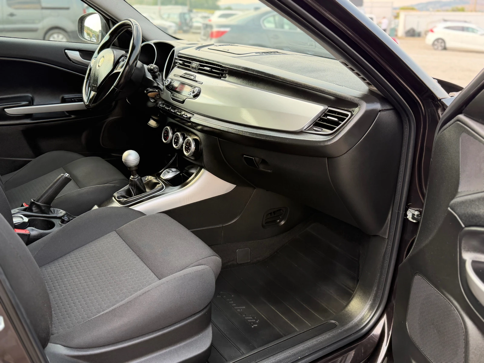 Alfa Romeo Giulietta = ИТАЛИЯ= 1.6 JTDm-105= , снимка 11 - Автомобили и джипове - 49653854