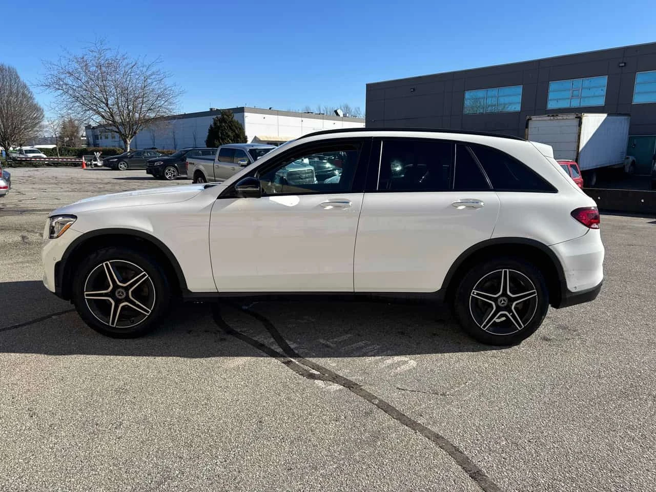 Mercedes-Benz GLC 300  CARFAX / 360 / DISTRONIC / PANO , снимка 11 - Автомобили и джипове - 53739771