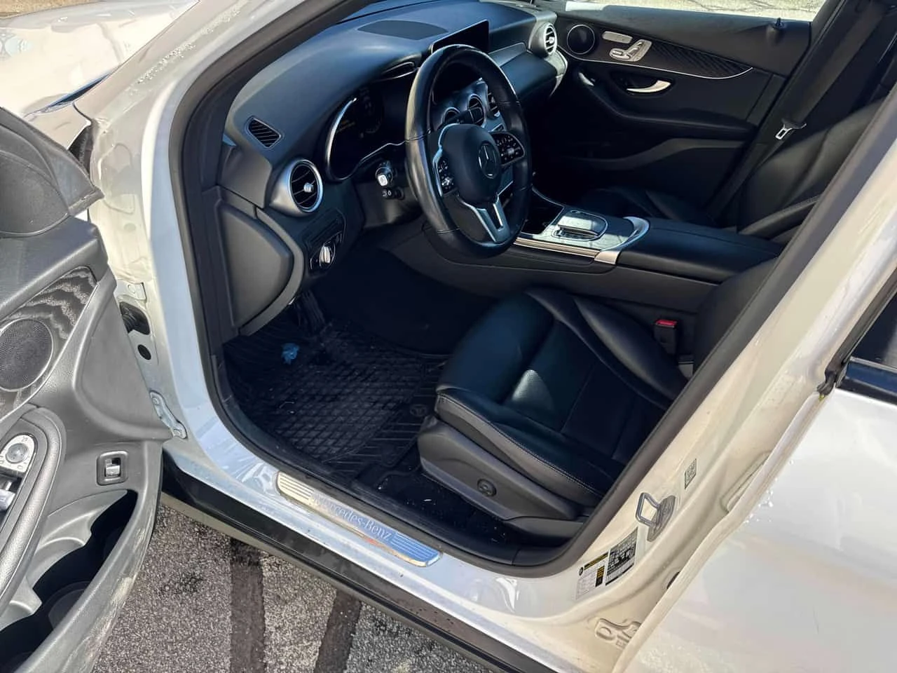 Mercedes-Benz GLC 300  CARFAX / 360 / DISTRONIC / PANO , снимка 5 - Автомобили и джипове - 53739771