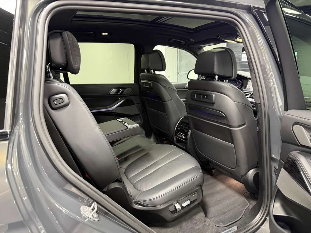 BMW X7 xDrive40i/CARFAX/AMBIENT/HUD/360 CAM/ПАНОРАМА/H K, снимка 12 - Автомобили и джипове - 53929146