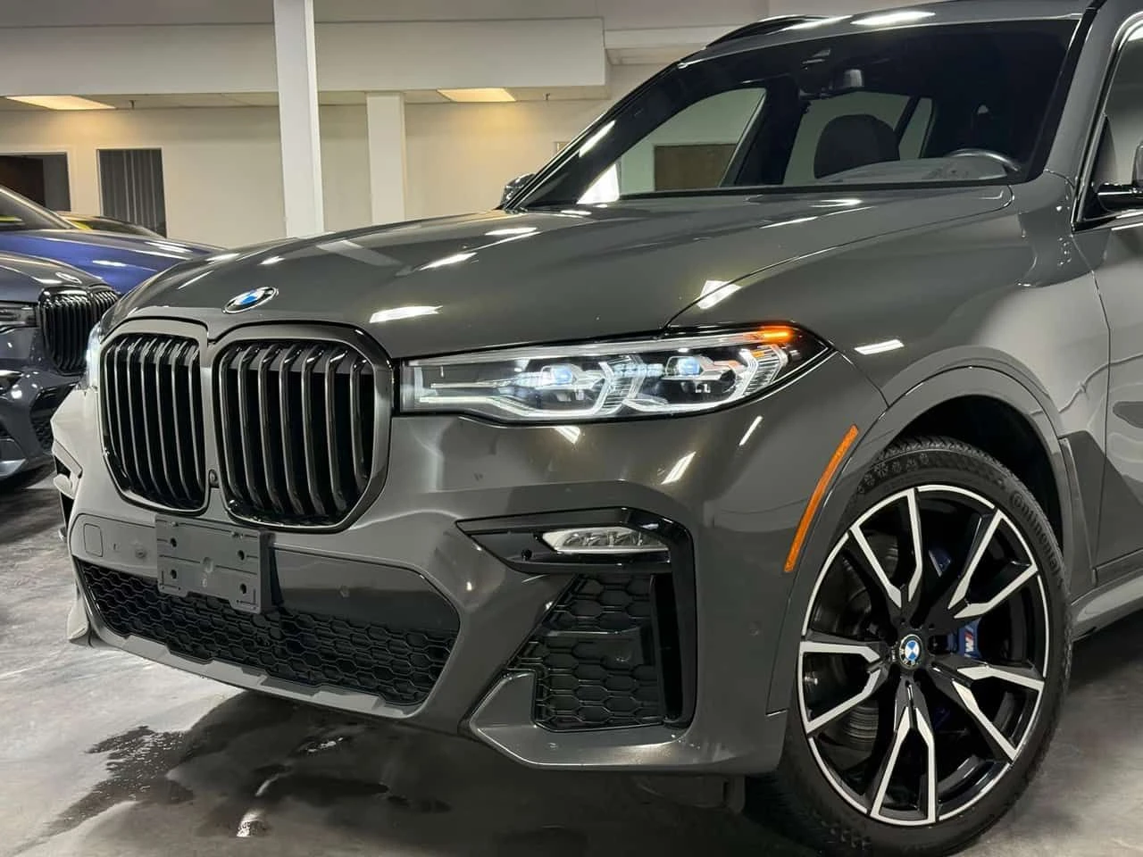 BMW X7 xDrive40i/CARFAX/AMBIENT/HUD/360 CAM/ПАНОРАМА/H K, снимка 2 - Автомобили и джипове - 53929146